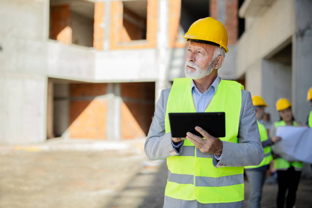 senior male construction engineer with tablet - corporate business manager manual worker architect imagens e fotografias de stock