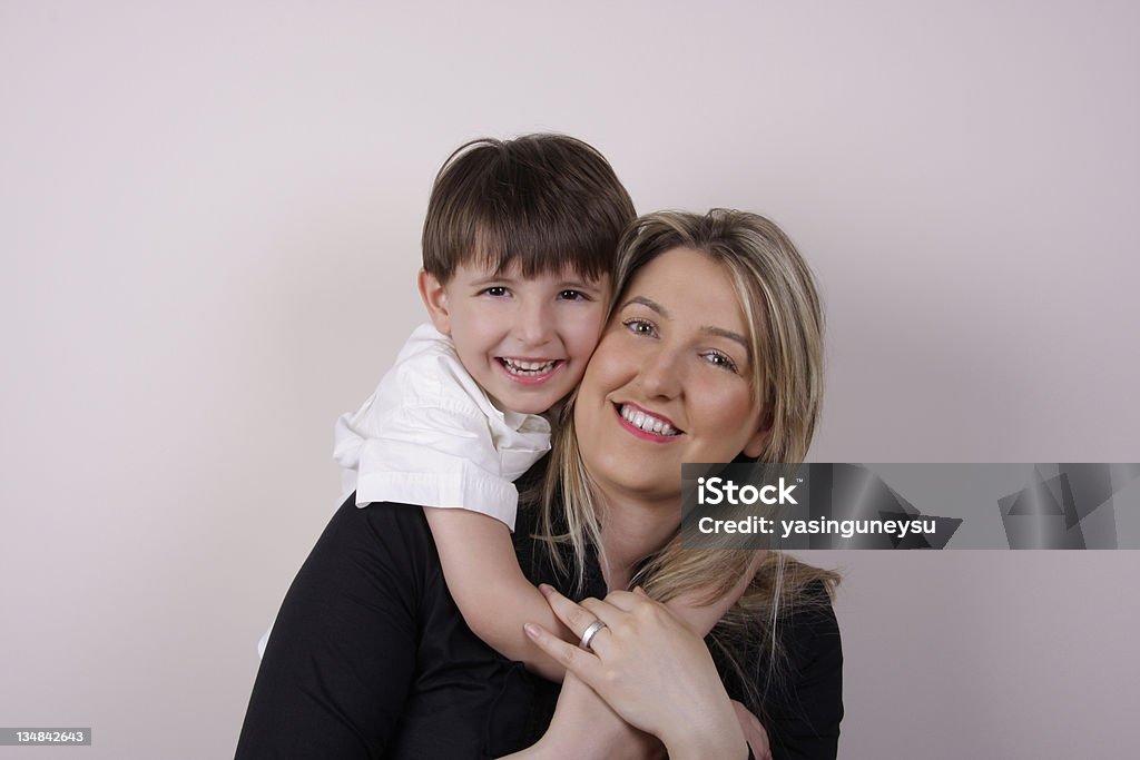 Mãe e filho - Royalty-free Abraçar Foto de stock