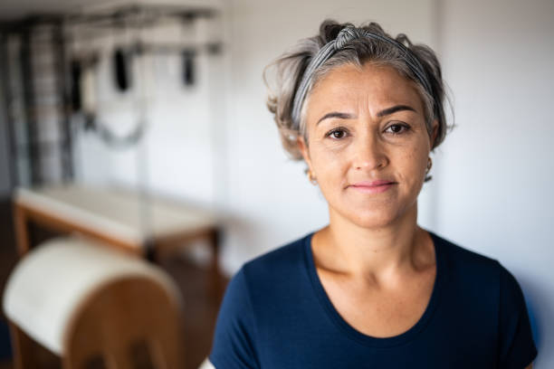 portrait of a mature woman at a pilates studio - women mature adult portrait mature women imagens e fotografias de stock