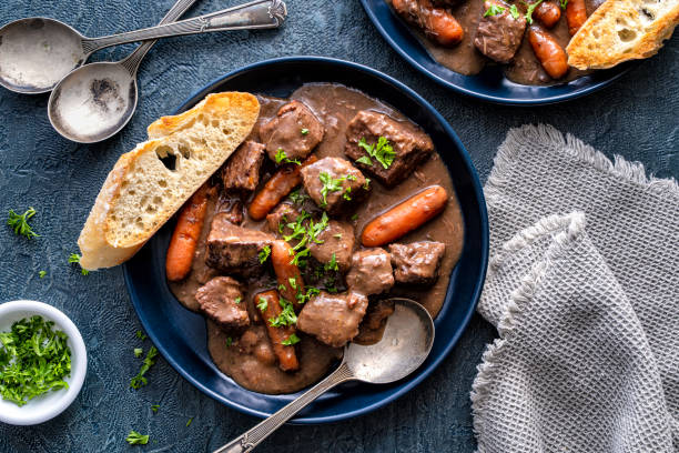 guisado de carne bourguignon - food food and drink steak sauces - fotografias e filmes do acervo