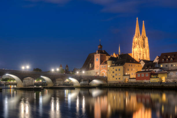 regensburg - arch bridge regensburg ancient germany imagens e fotografias de stock