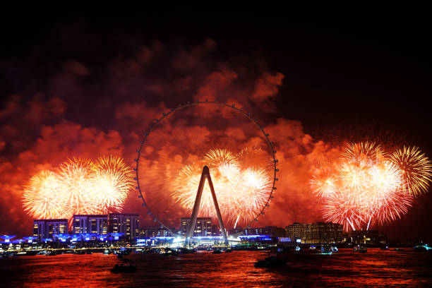 아랍에미리트 두바이의 "아인 두바이" 관람차의 그랜드 오프닝 사운드와 라이트 쇼 - firework display pyrotechnics cityscape high up 뉴스 사진 이미지