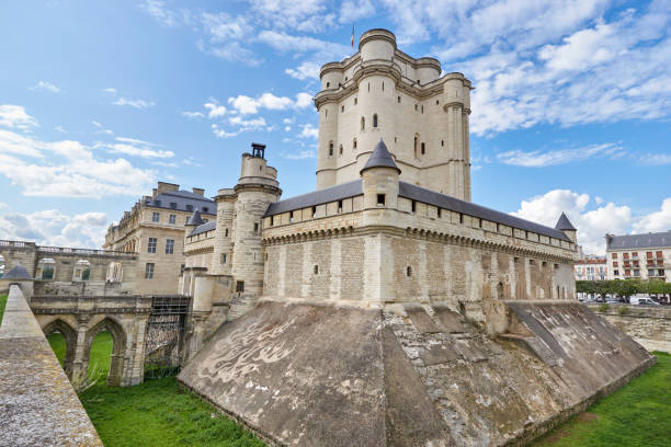 Castle of Vincennes in Vincennes, Paris. France Castle of Vincennes in Vincennes, Paris. France. French royal castle from the Castle of Vincennes in Vincennes, Paris. France. French royal castle from the XIV and XVII centuries fortified wall photos stock pictures, royalty-free photos & images