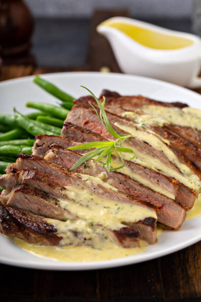 steak with bearnaise sauce with tarragon - 2603 imagens e fotografias de stock