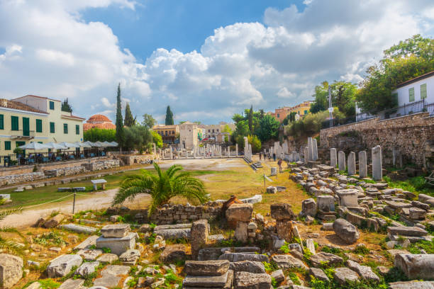 el ágora romana en atenas - roman agora fotografías e imágenes de stock