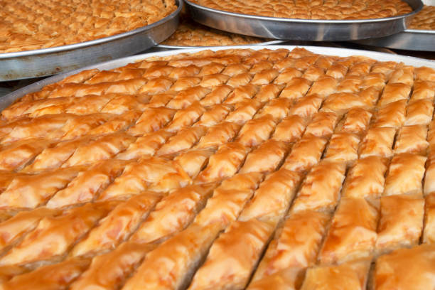 baklava , delicias y postres tradicionales turcos - baklawa fotografías e imágenes de stock