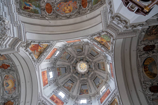 catedral de salzburgo - indoors cathedral salzburg cathedral salzburg - fotografias e filmes do acervo