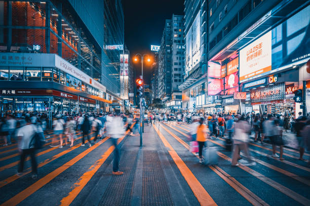 hong kong , nathan road - hong shopping night skyline photos et images de collection