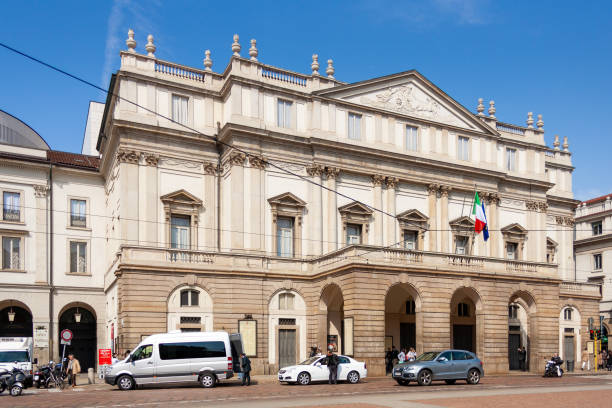 entrada principal del teatro alla scala. - milan italy stage theater opera house built structure fotografías e imágenes de stock