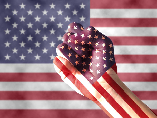 It combines the American flag and fist, tells the concept of communication and dialogue It combines the American flag and fist, tells the concept of communication and dialogue 國旗 stock pictures, royalty-free photos & images