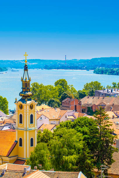 vista panorâmica de zemun, com torre da igreja em belgrado, sérvia - belgrade churches - fotografias e filmes do acervo