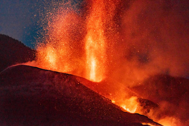 カナリア島のクンブレビエハの火山 - erupting ストックフォトと画像