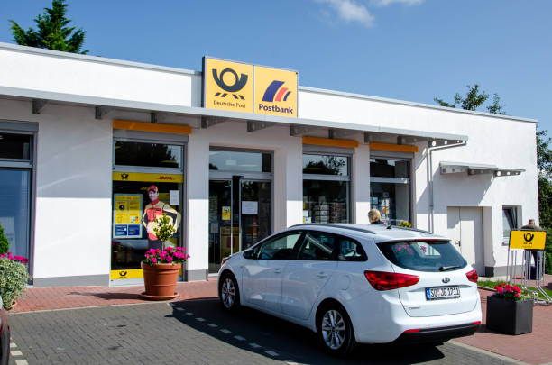 oddział deutsche post ag postbank - dhl sign commercial sign germany zdjęcia i obrazy z banku zdjęć