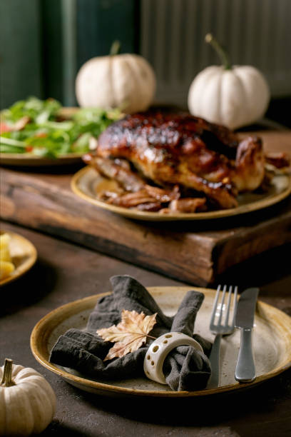 classic dish roasted glazed duck with apples and garnish - tablesetting imagens e fotografias de stock