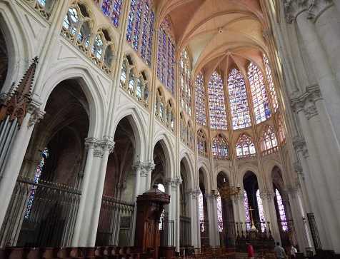 Interior of the La catedral de San Gaciano de Tours (in Francés, Saint-Gatien Cathedral of Tours), Tours, Indre-et-Loire, Francia