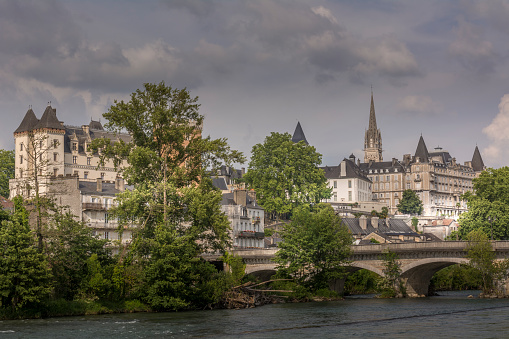 The city of Pau, located at an average altitude of 200 metres (660 ft), is crossed by the Gave de Pau, where a ford gave passage to the Pyrenees.