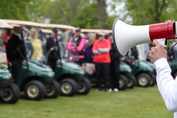 golf tournament instructions Instructions are given to golfers just before the start of a golf scrable group of people people recreational pursuit climbing stock pictures, royalty-free photos & images