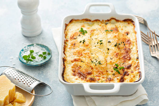 istock Cheesy scalloped potatoes 1349067614
