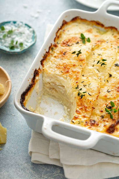 istock Cheesy scalloped potatoes 1349067625