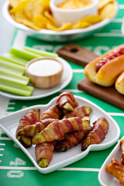 nourriture du jour du match pour le super bowl, avocat frit - barbecue foot photos et images de collection