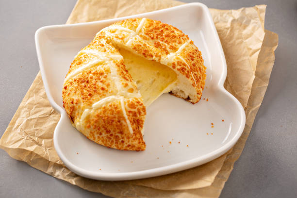 Mozzarella bun with melty cheese filling