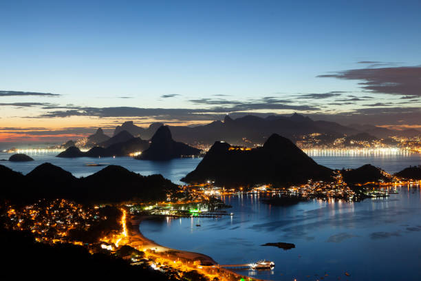 niteroi city park z widokiem (niteroi city park view) - niteroi zdjęcia i obrazy z banku zdjęć