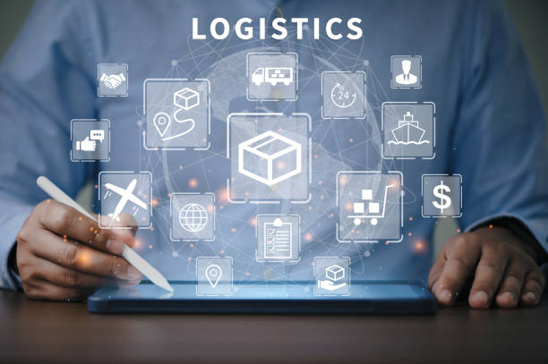 Businessman using a tablet show workflow for global logistic service modern for export and import, warehouse business, transport, Box storage, distribution, cargo delivery concept. empresario que utiliza un flujo de trabajo de exhibición de tabletas para un servicio logístico global moderno para exportación e importación, negocios de almacén, transporte, almacenamiento de cajas, distribución, concepto de entrega de carga.
