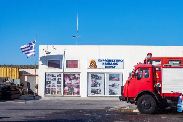 straż pożarna na santorini na cykladach, grecja - fire rescue zdjęcia i obrazy z banku zdjęć