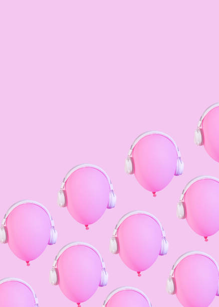 żywe różowe balony z białymi słuchawkami latającymi.wzór 80s koncepcja muzyki disco - flying contemporary dancing dancer zdjęcia i obrazy z banku zdjęć