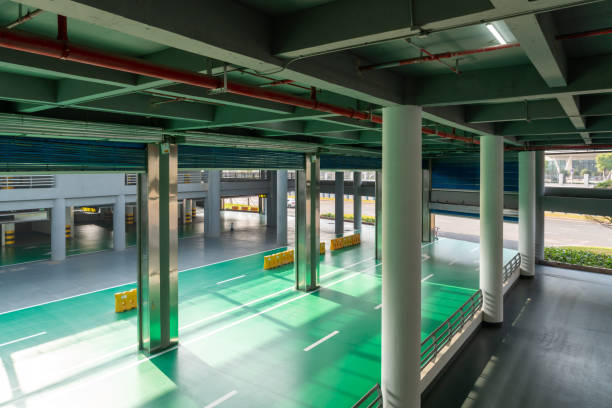 passage dans le parking souterrain - slot patinoire de hockey sur glace photos et images de collection