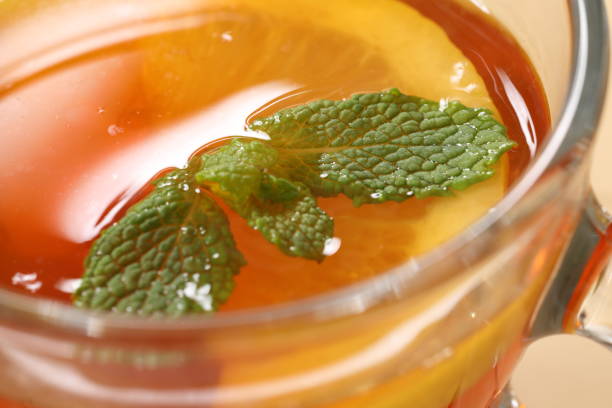 민트 잎 - mint tea lemon tea leaves glass 뉴스 사진 이미지