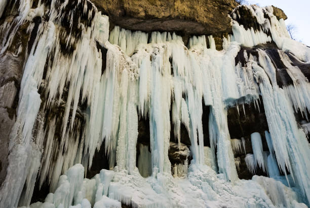 Fragment eines gefrorenen Wasserfalls – Foto