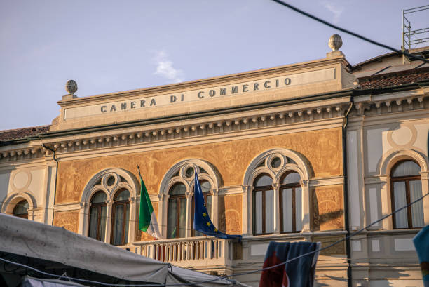 edificio della camera di commercio a rovigo in italia - rovigo foto e immagini stock