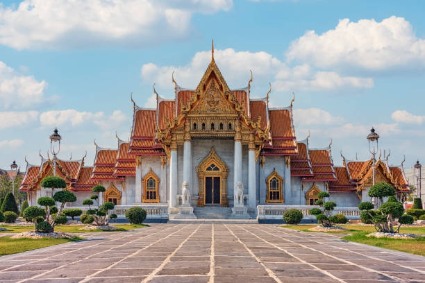 temple wat pho à bangkok, thaïlande - wat pho photos et images de collection