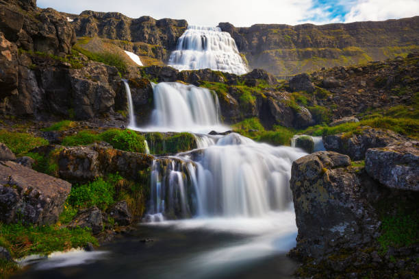 dynjandi wasserfall auf der halbinsel westfjorde in island - waterfall iceland landscape stream stock-fotos und bilder