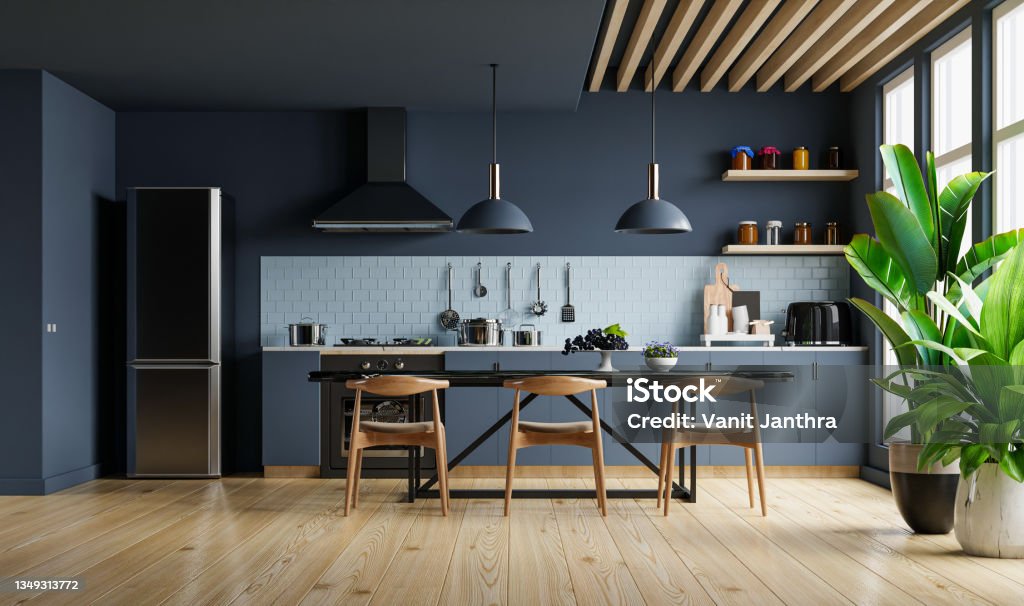 짙은 파란색 벽이 있는 현대적인 스타일의 주방 인테리어 디자인. - 로열티 프리 부엌 스톡 사진