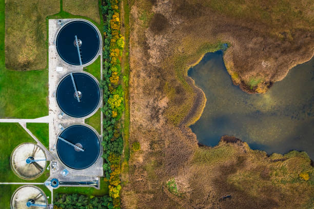 estação de tratamento de esgoto - wastewater - fotografias e filmes do acervo