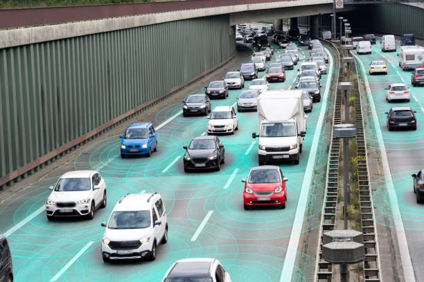 高速道路での自動運転車 - multiple lane highway 写真 ストックフォトと画像
