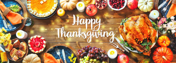mesa festiva de pavo - happy thanksgiving fotografías e imágenes de stock