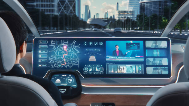 Futuristic Concept: Stylish Businessman Using Navigation App on an Augmented Reality Dashboard with Financial News Broadcast while Sitting in an Autonomous Self-Driving Zero-Emissions Electric Car. concepto futurista: hombre de negocios elegante que usa la aplicación de navegación en un tablero de realidad aumentada con transmisión de noticias financieras mientras está sentado en un automóvil eléctrico autónomo de cero emisiones sin conductor.