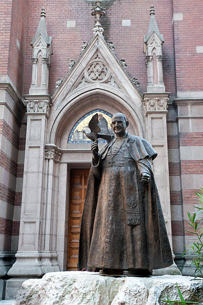 istock Pope john XXIII Statue in saint Antoine Churche 134944661