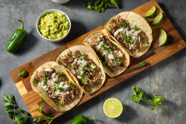 tacos di carnitas di maiale fatti in casa - beef meat food freshness foto e immagini stock