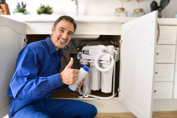 istock Technician installing reverse osmosis equipment under sink with ok sign 1349484252