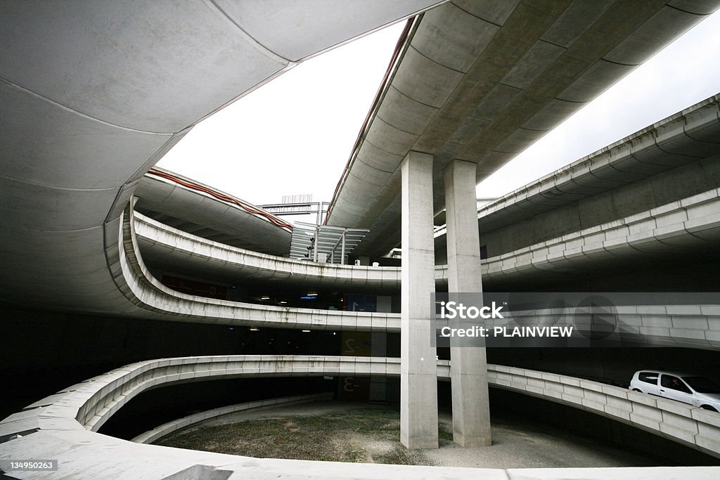 Parcheggio aeroporto di rampa - Foto stock royalty-free di Parcheggio multipiano