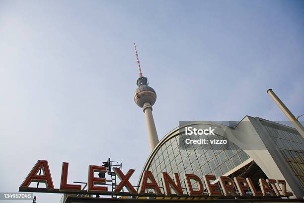 Stazione Di Alexanderplatz Con Lettere Neon - Fotografie stock e altre immagini di Affari - Affari, Alexanderplatz, Architettura