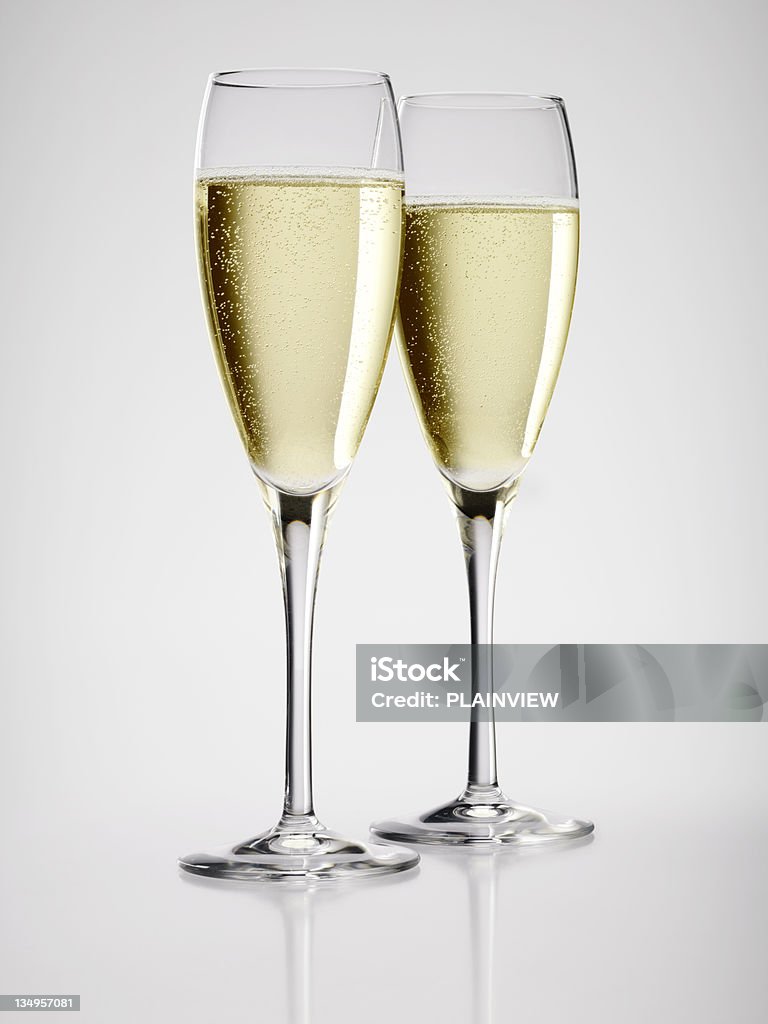 Champanhe para dois - Foto de stock de Fundo cinza royalty-free
