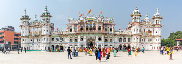 temple hindou janaki à janakpur népal - janakpur photos et images de collection