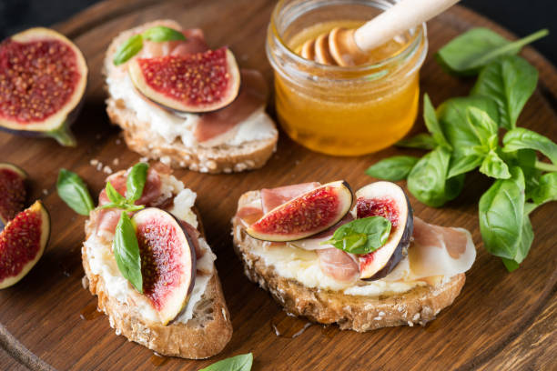 istock Fig and prosciutto bruschetta 1349599916