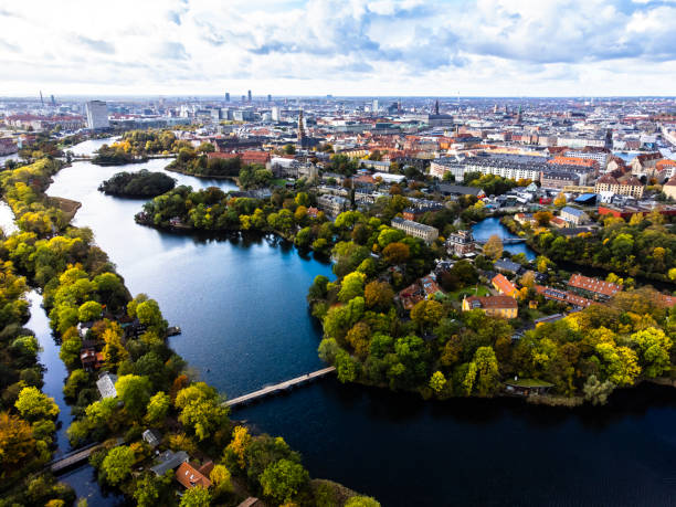 paesaggio urbano di copenaghen: christianshavn - copenhagen foto e immagini stock