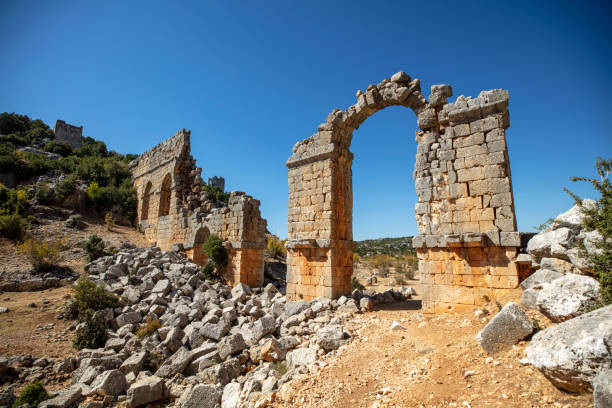 ancient aqueduct - olba kingdom, the olba kingdom was a small state established between the taurus mountains and the mediterranean coast in stony cilicia. - tyche 個照片及圖片檔